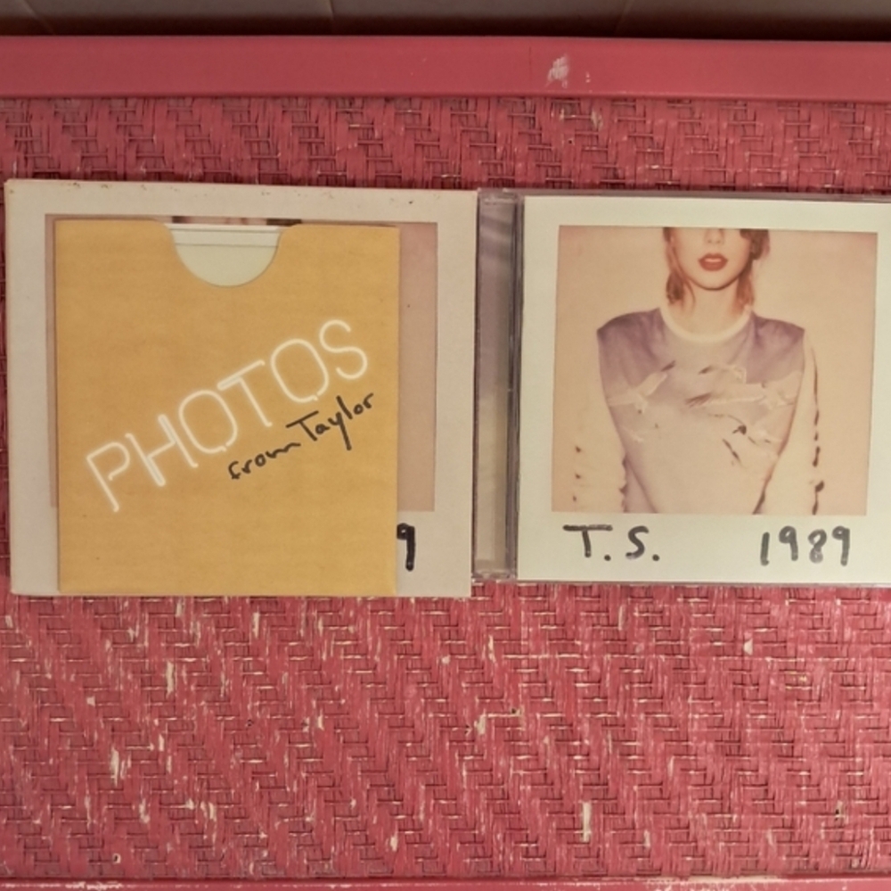 Taylor Swift 1989 CD And Polaroid Set